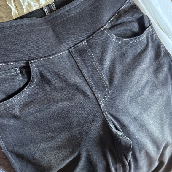 HALARA Black Regular Fit Pants - Picture 3 of 3